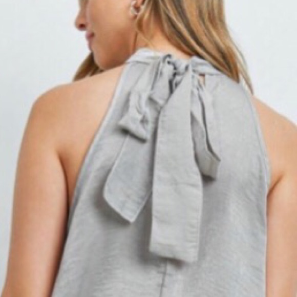 ❌DONATED❌Silver Gray Sleeveless High Neck Flowy Tunic Top - Picture 4 of 11